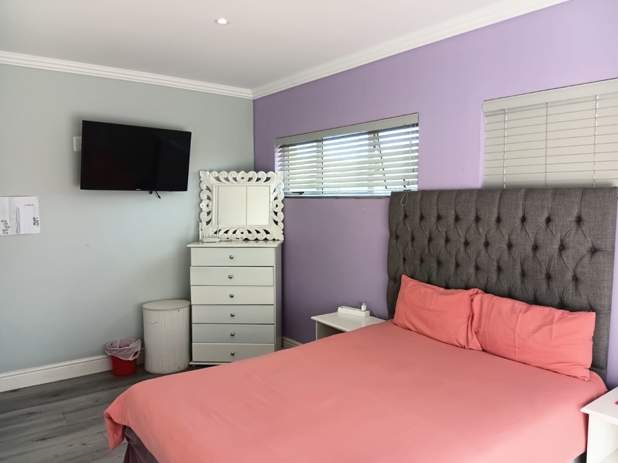 5 Bedroom Property for Sale in Beacon Bay Eastern Cape